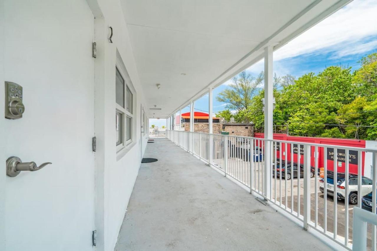 The Purple Pelican Beachfront With Ocean Balcony Unit 1 Φορτ Λόντερντεϊλ Εξωτερικό φωτογραφία